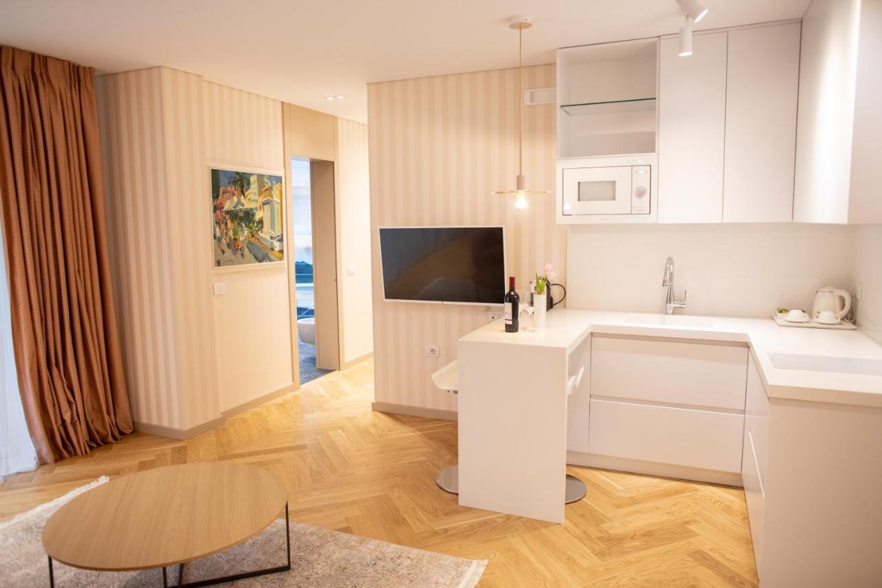Seven Luxury Suites Tirana Exterior foto