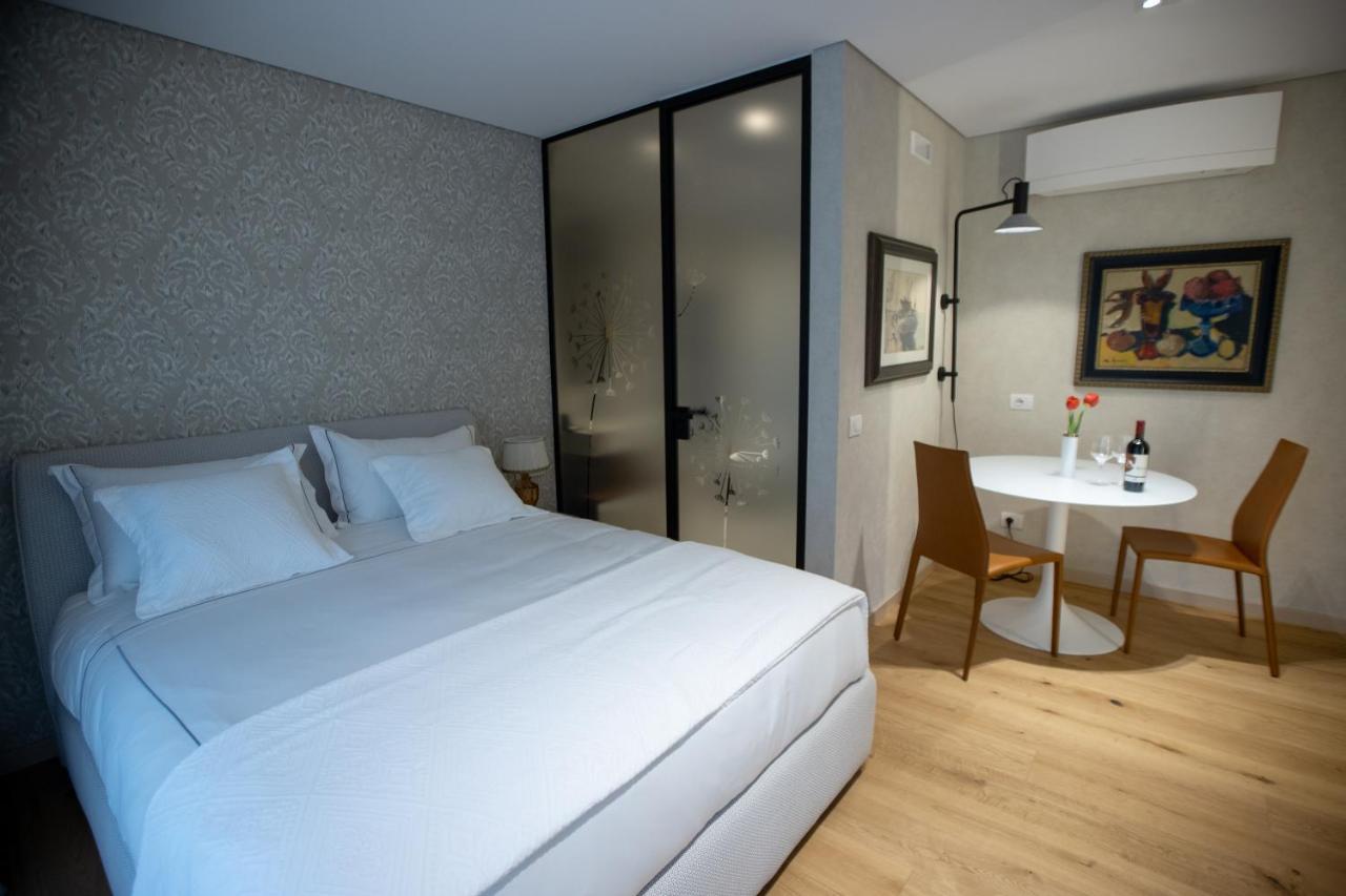 Seven Luxury Suites Tirana Exterior foto
