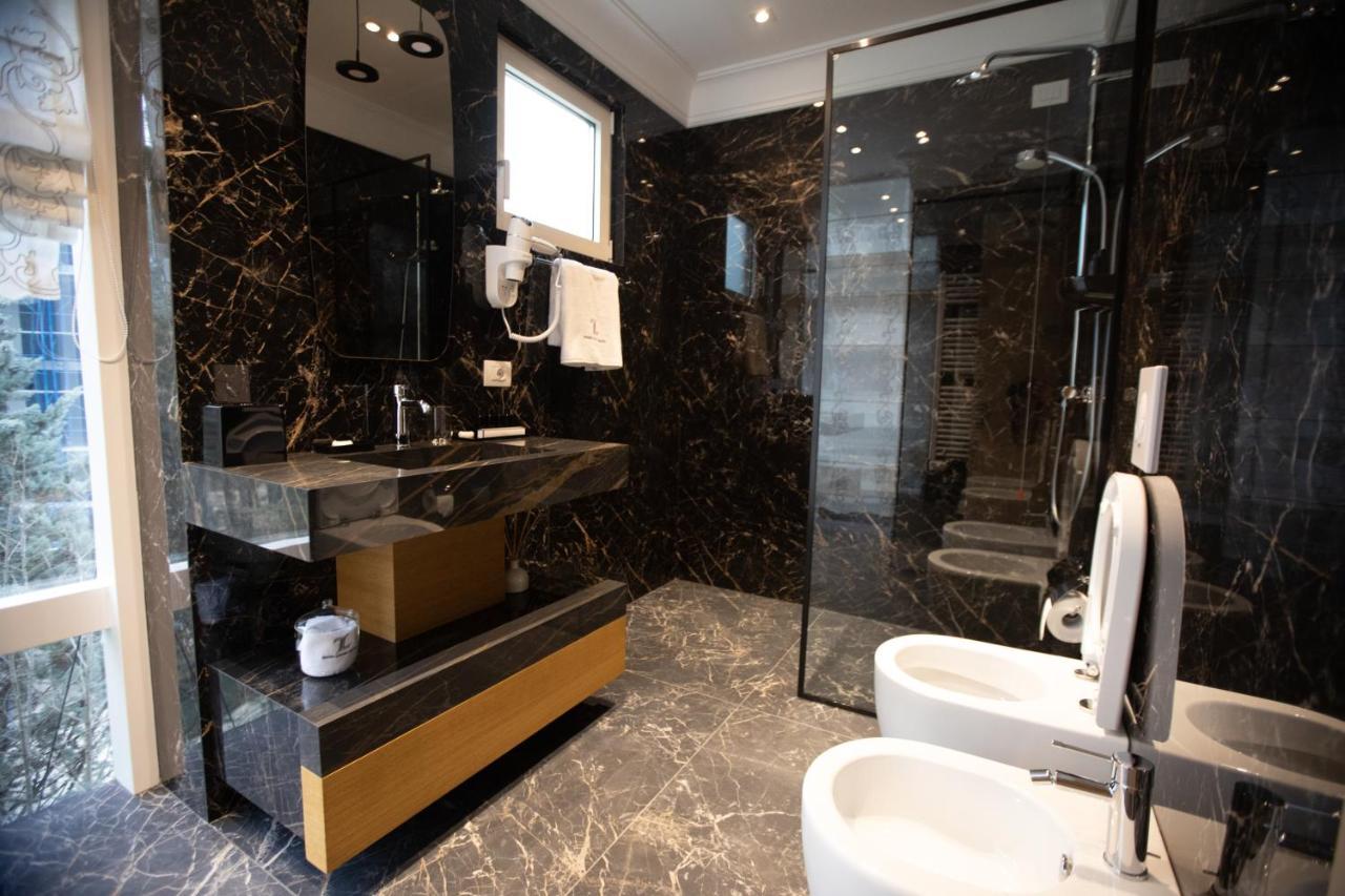 Seven Luxury Suites Tirana Exterior foto
